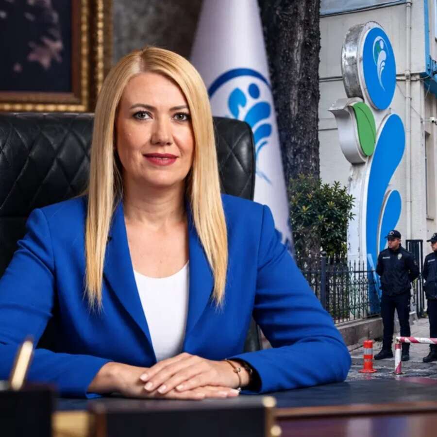 Denizli'de şok operasyon! Merkezefendi Belediye Başkanı Şeniz Doğan ve eşi gözaltında! Belediye binası girişleri kapatıldı