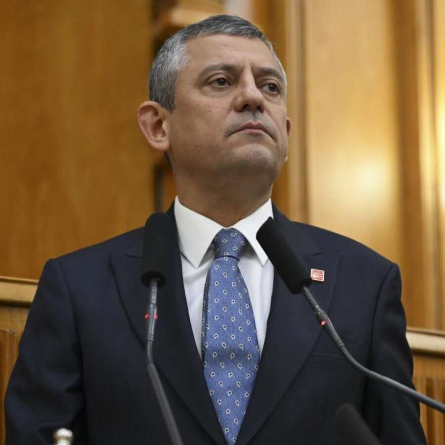Kulisler çalkalanıyor: Özgür Özel'in adaylığını istemeyen 4 Yeni Partili kim? İşte Özel'e bayrak açanlar...