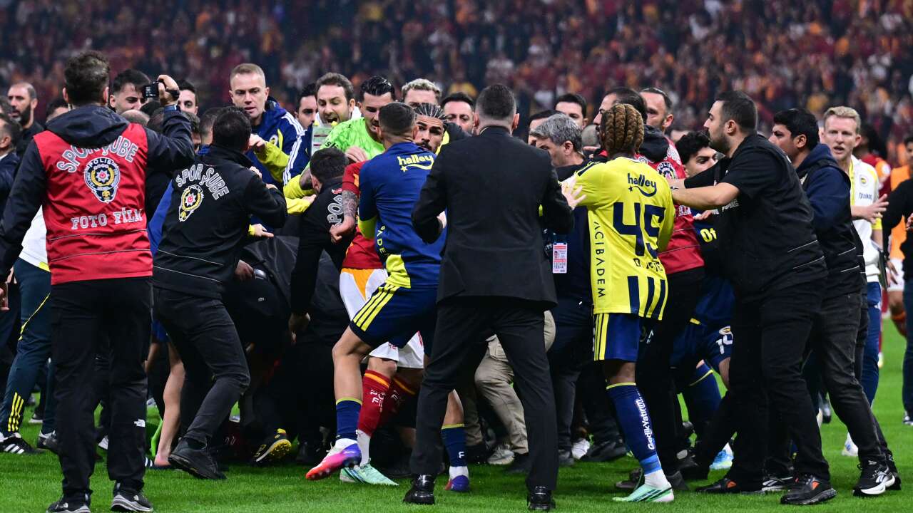 Abdülkerim Bardakcı ve Archie Brown'a en az 5 maç ceza