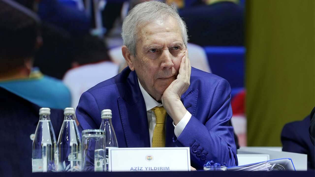 Fenerbahçe'nin görüştüğü dünyaca ünlü hocayı açıkladı! Tam 41 kupası var