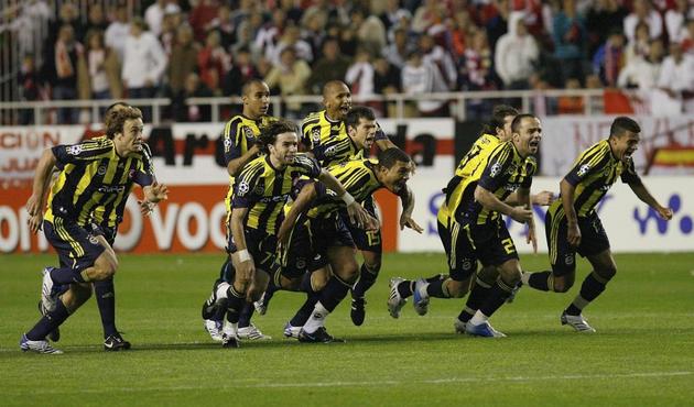 Fenerbahçe'nin efsane oyuncusu futbolu bıraktı!