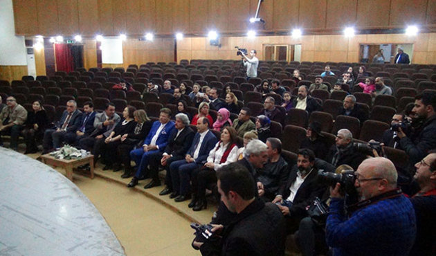 Yeşilçam oyuncuları, ödüllerini boş koltukların önünde aldı!