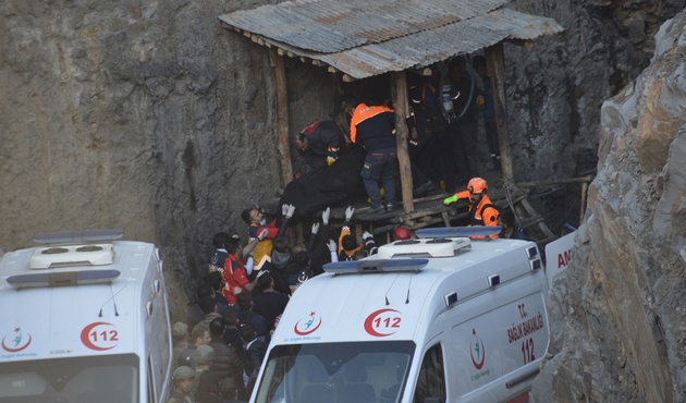 Şırnak'ta su dolu kuyuya düşen 3 madenci can verdi...