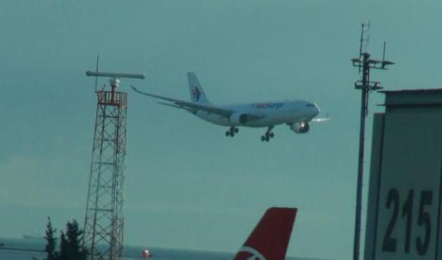 İstanbul semalarında yüksek gerilim! Uçaklar tehlikede...