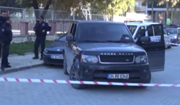İzmir'de lüks araçta infaz!