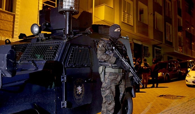 Küçükçekmece'de binaya bomba atıldı...