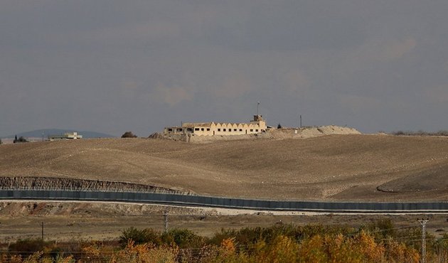 Terör örgütü YPG, Türk birliğinin karşısına karakol kurdu!