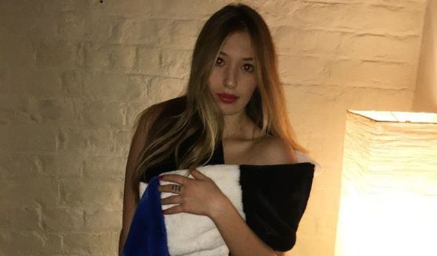 Yasmin Erbil yuvadan uçtu!