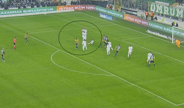 Bursaspor-F.Bahçe maçında görülmemiş taktik!