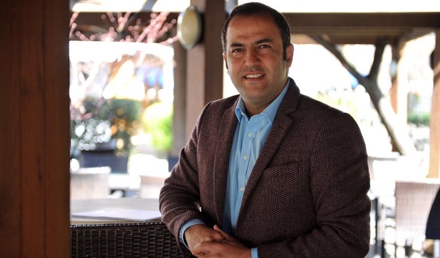Önce CHP sonra İYİ Parti'ye yanaşan anketçiye KKTC'deki seçim öncesi şok suçlama!