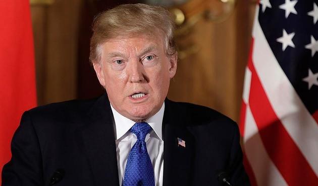 Trump'la ilgili flaş iddia! Günde tam 8 saat oturup onu izliyor...