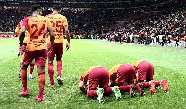 Galatasaraylı yıldızlardan "secdeli" Kudüs mesajı!