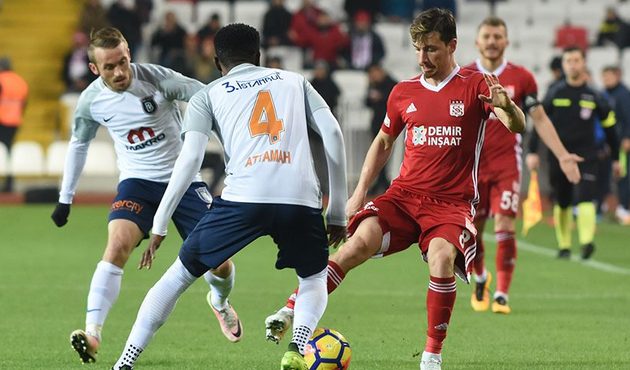 Başakşehir Sivas'ta dondu! Liderliği bıraktı...
