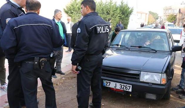 AVM'de park kavgası! Önüne geleni bıçakladı...