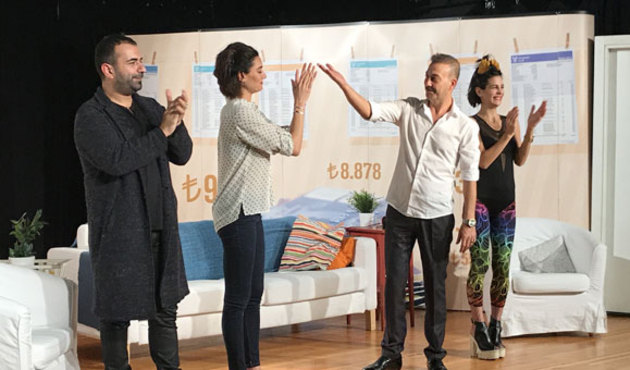 Lüks otelde darp edilen Hakan Yılmaz yüzündeki morluklarla sahnede