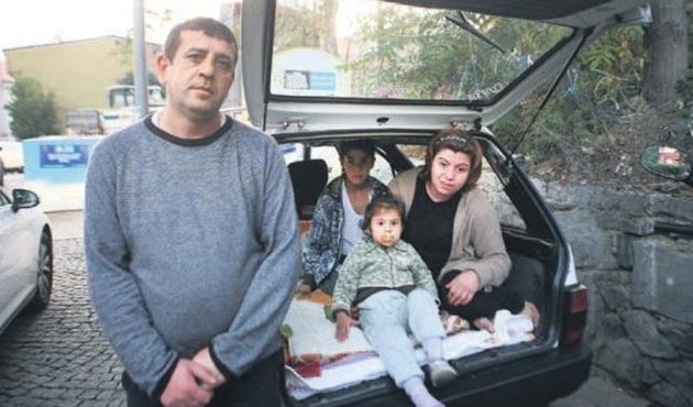 Vicdansız kaynana! Kirayı ödeyemeyen damadını, kızını ve 3 torununu evden attı