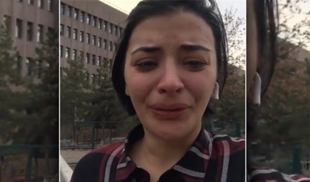 Takipçisini arttırmak için çocuklarını kullandı! / VİDEO