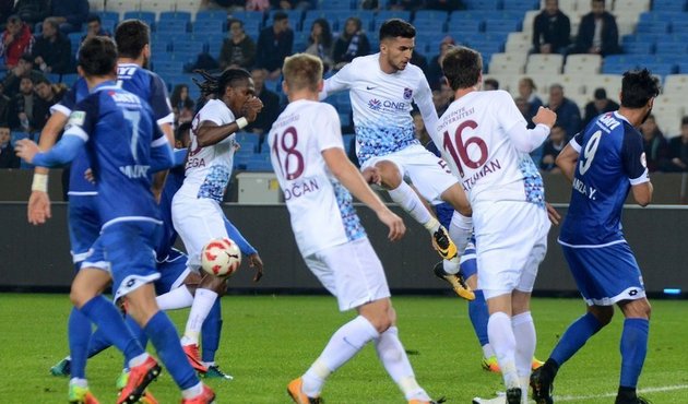 Trabzonspor Erzurumspor'un gözünün yaşına bakmadı!