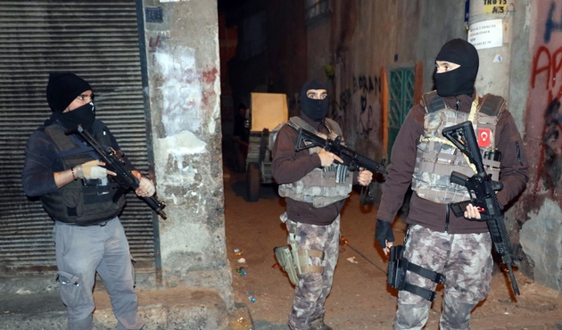 Diyarbakır'da 900 polisle dev uygulama...