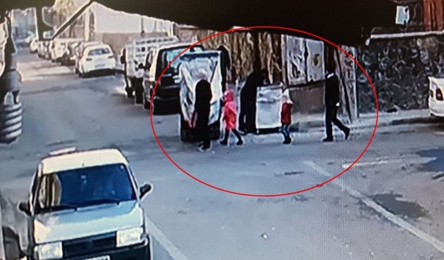 Hamile kadını çocuklarının yanında taciz etti, tepki görünce silah çekti... / VİDEO