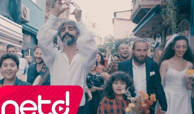 Manuş Baba'nın efsane şarkısı çalıntı çıktı! / VİDEO