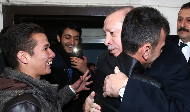Cumhurbaşkanı Erdoğan, gurbetçi ailenin davetini geri çevirmedi...