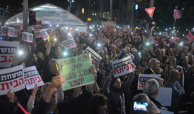 Tel Aviv sokaklarında Netanyahu protestosu sürüyor!