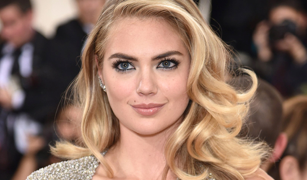 Ünlü manken Kate Upton göbeği ile 80 kilo kaldırdı!