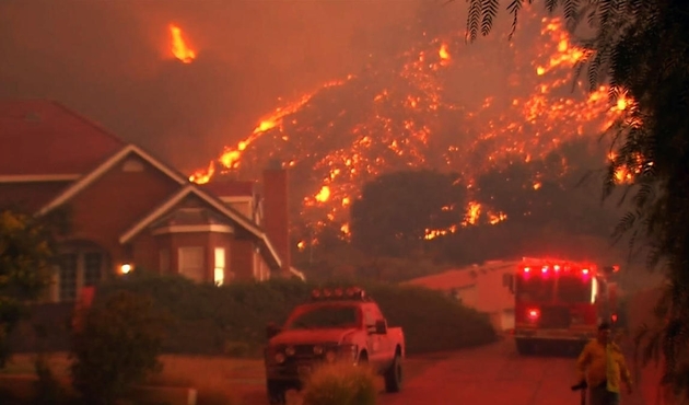 California iki haftadır alevlerle mücadele ediyor...
