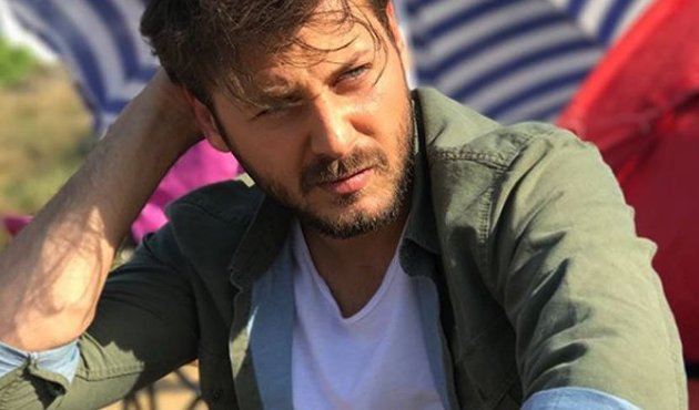 Ünlü oyuncu yeni aldığı villaya kümes yaptırdı!