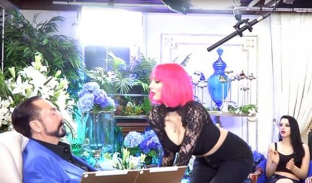 Pembe saçlı kedicik, Adnan Oktar'ı dansıyla büyüledi! / VİDEO