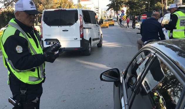 Araçlarda cam filmine yüzde 70 izni!