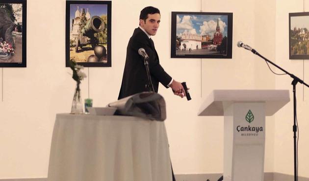 FBI, Rus elçi Karlov'u öldüren polisin silinen e-postaları karşılığı o belgeleri istedi!