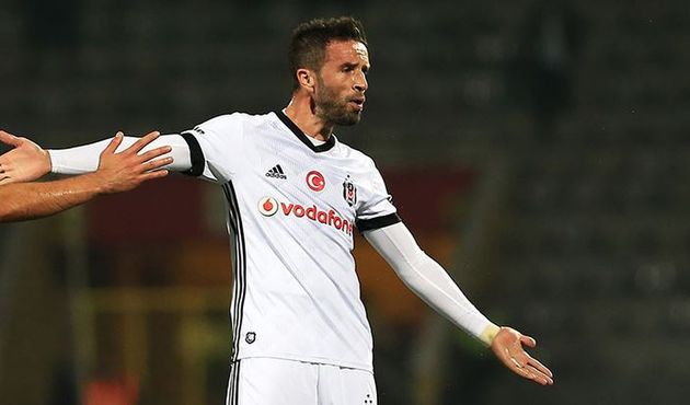 Gökhan Gönül'den, "FETÖ'den kazık" haberine sert tepki! "Sen değil, senin 7 sülalen..."