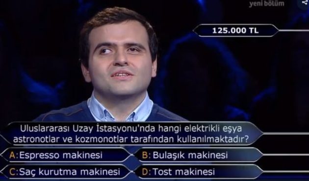 Kim Milyoner Olmak İster'de görme engelli yarışmacı izleyenleri ekrana kilitledi