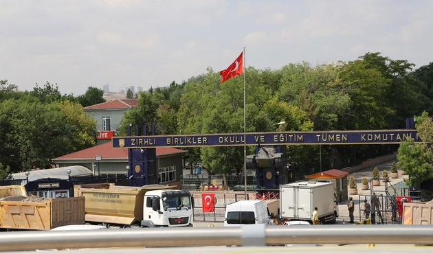 Cuntacı hainler mühimmatları silah zoruyla almış...