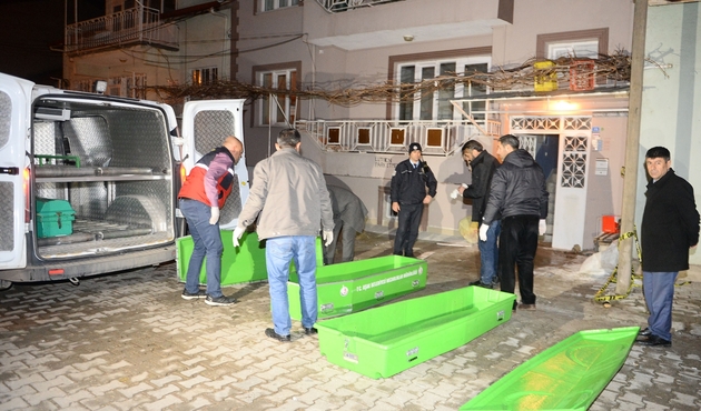 Anne ve babasını öldürüp intihar etti...