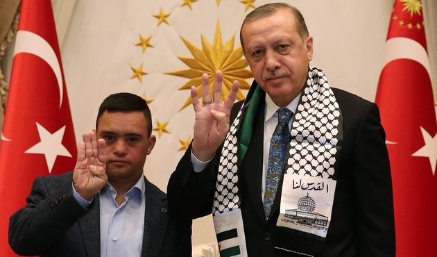 Cumhurbaşkanı Erdoğan Filistinli o genci kabul etti...