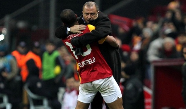 Terim'in dönüşü efsane futbolcuları da coşturdu!