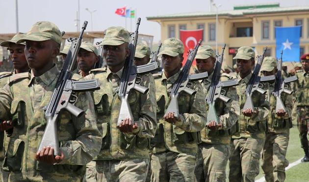 Eğitimi Türk komutanlardan aldılar, çakı gibi asker oldular!