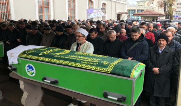 Firari Adil Öksüz'ün FETÖ sanığı arkadaşının tabutunda ilginç mesaj!