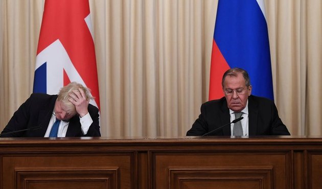 İngiliz ve Rus bakan kameralar önünde tartıştı!