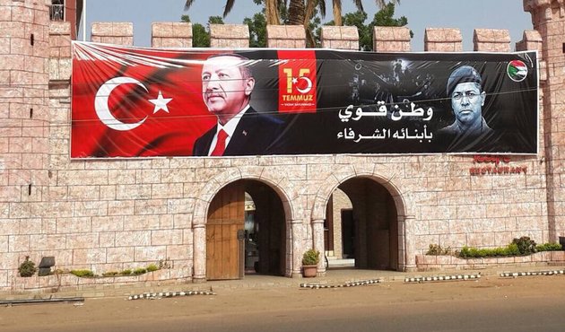 Cumhurbaşkanı Erdoğan'ı Sudan'da şehit Ömer Halisdemir karşıladı!