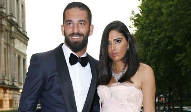 Arda Turan, Aslıhan'dan kopamıyor!