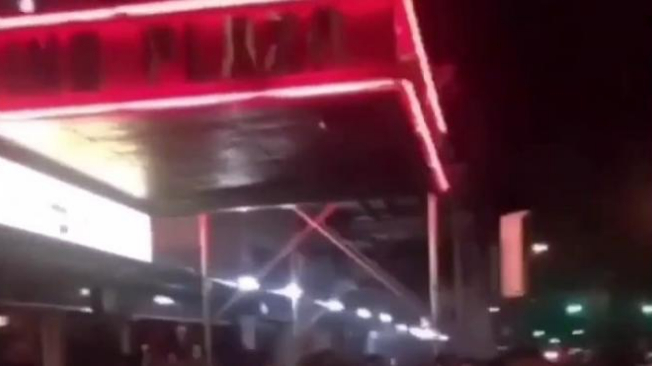 Konser salonuna silahlı baskın