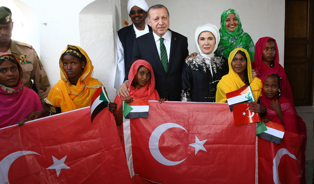 Sudan ziyaretini tamamladı, ardında Afrikalı çocuklara umut bıraktı...