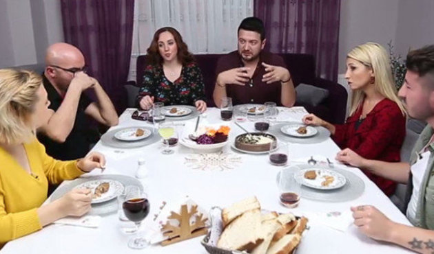 Yemekteyiz programının merak  edilen dış sesi ifşa oldu!