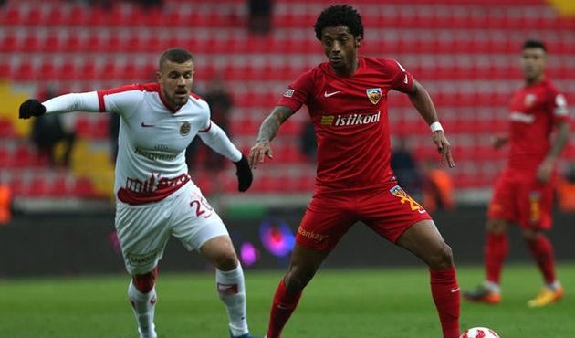Kayserispor - Antalyaspor maçında 4 gol 2 kırmızı kart!