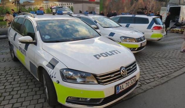 Kafası güzel torbacı taksi diye polis arabasına bindi!