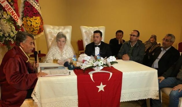 İzmir'de ilk müftülü nikah!